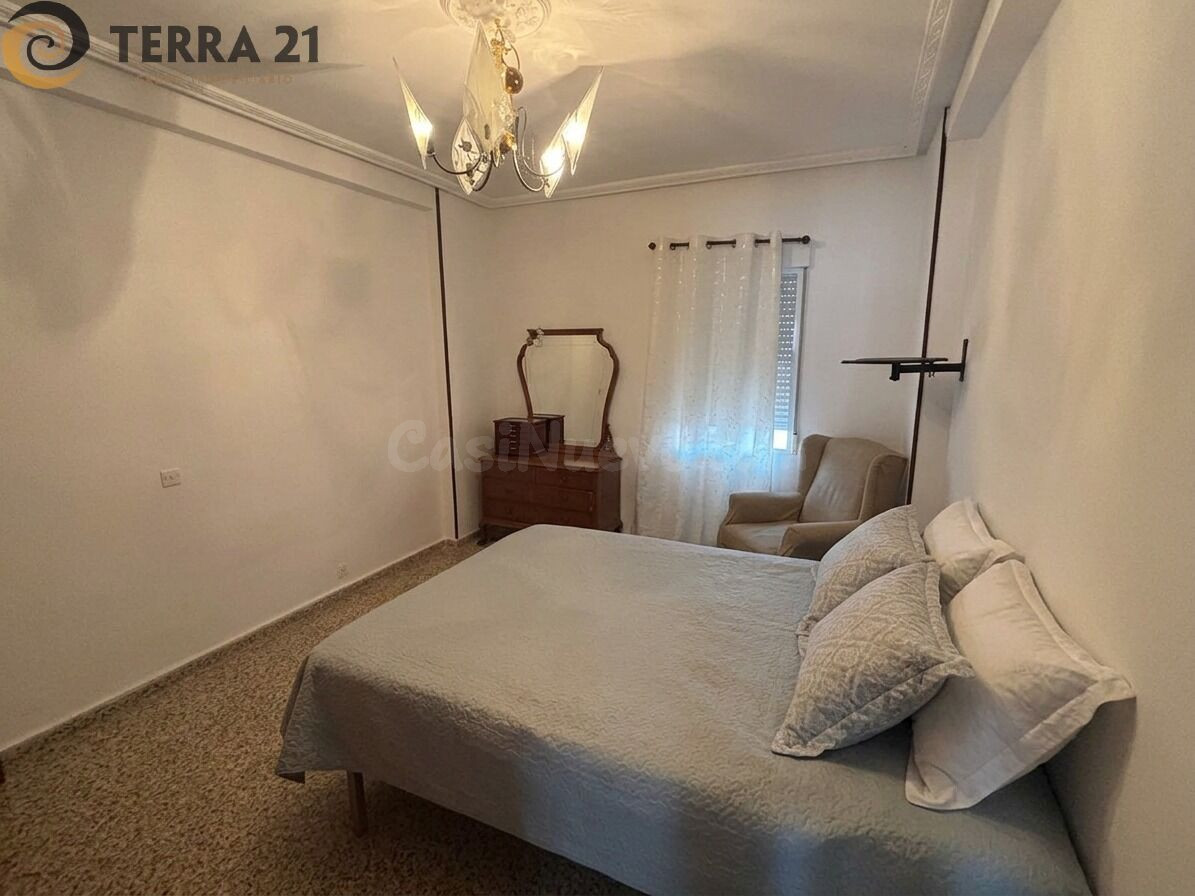 Amplio piso en venta en la zona Gran Eje de Jaén por €180,00 - foto 5