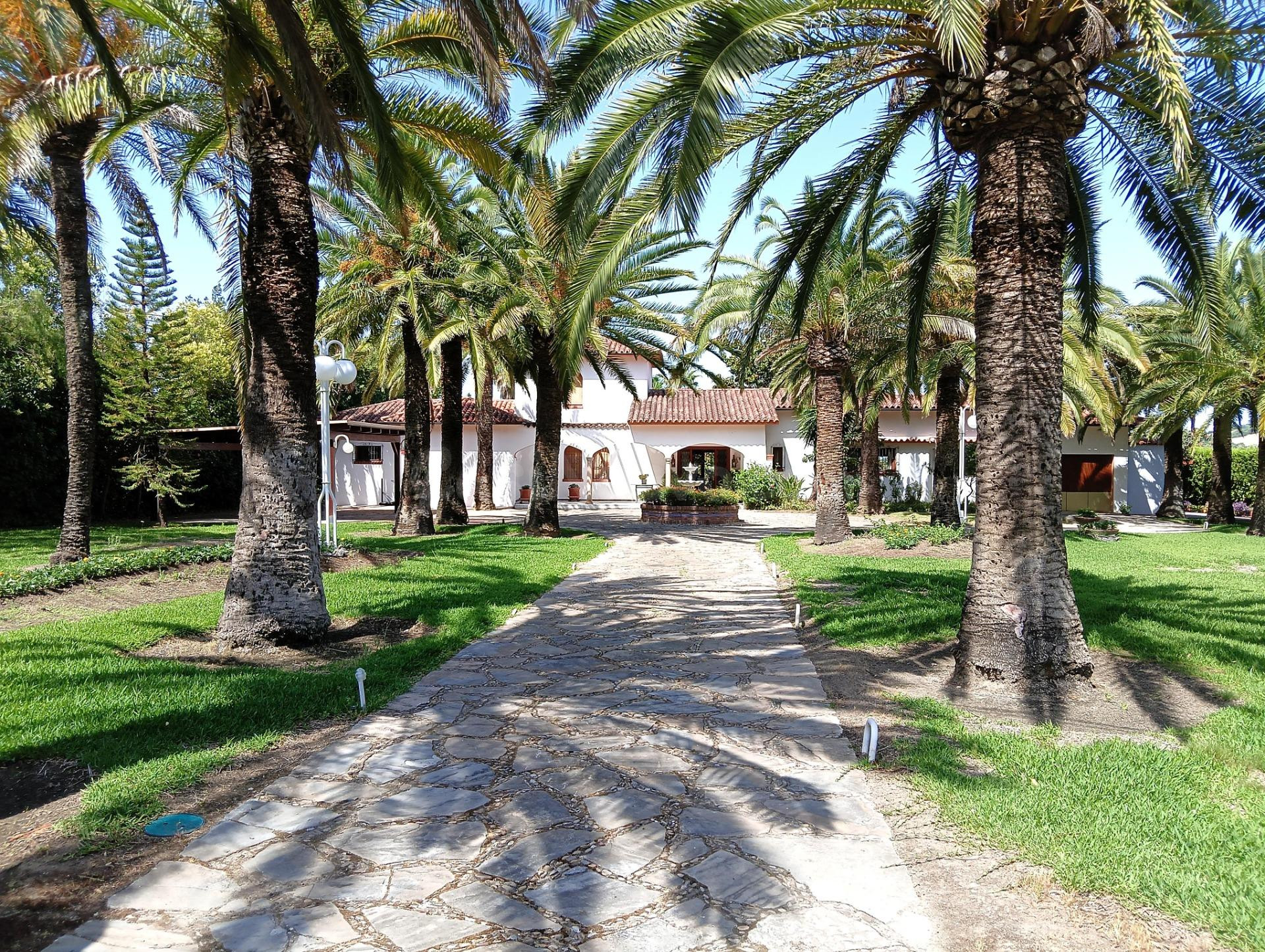 GRAN VILLA DE LUJO EN EL BOSQUE