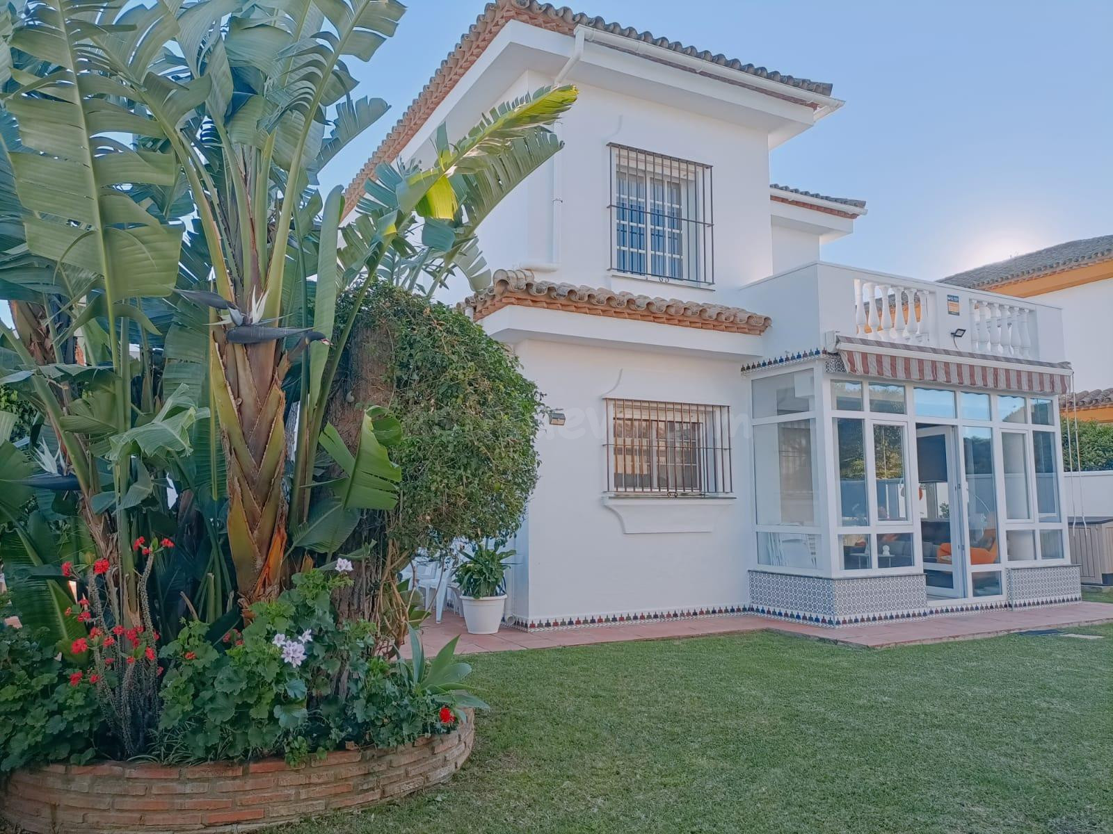 Espectacular chalet con piscina a un paso de la Playa de La 