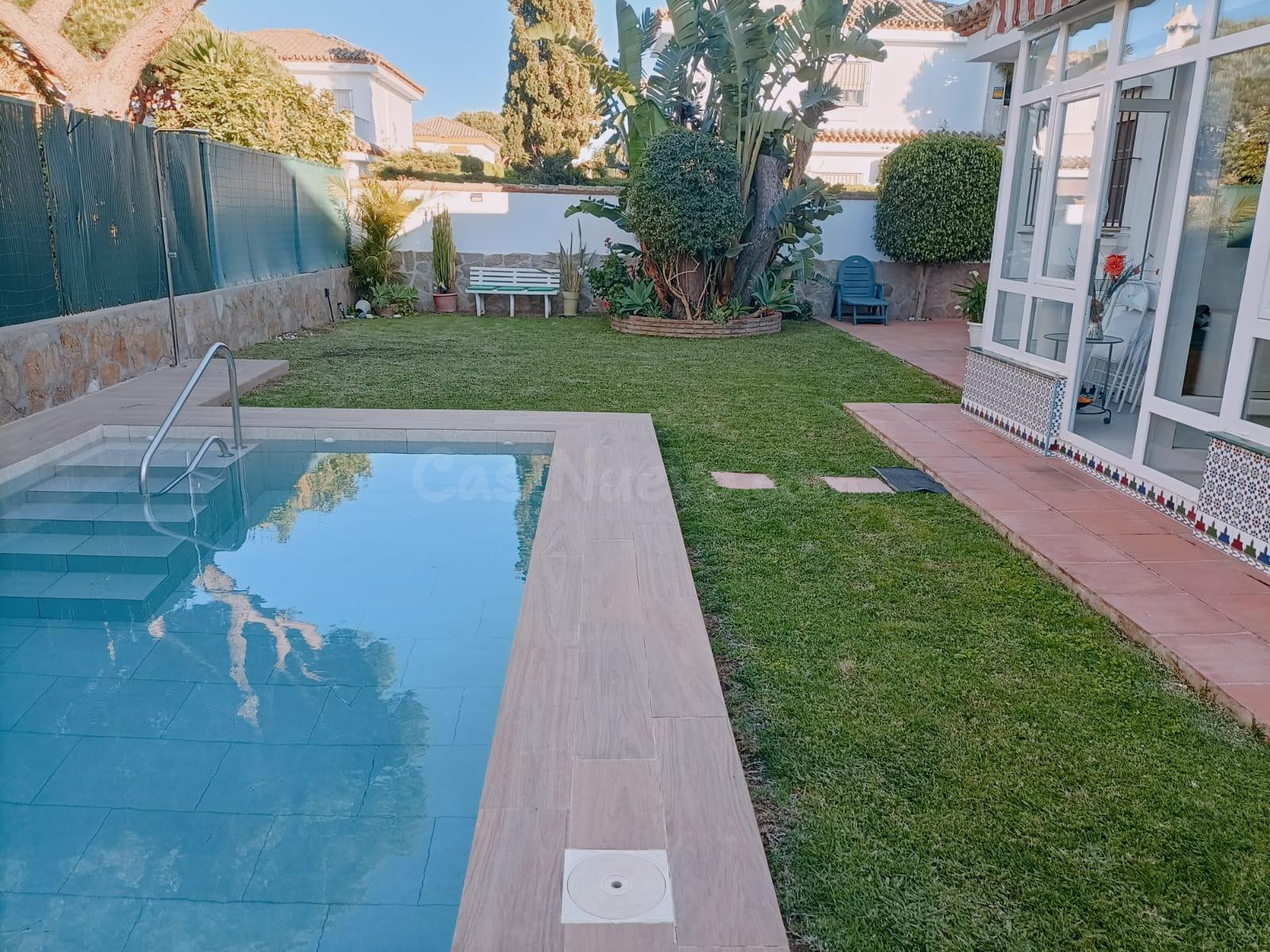 Espectacular chalet con piscina a un paso de la Playa de La  - foto 3
