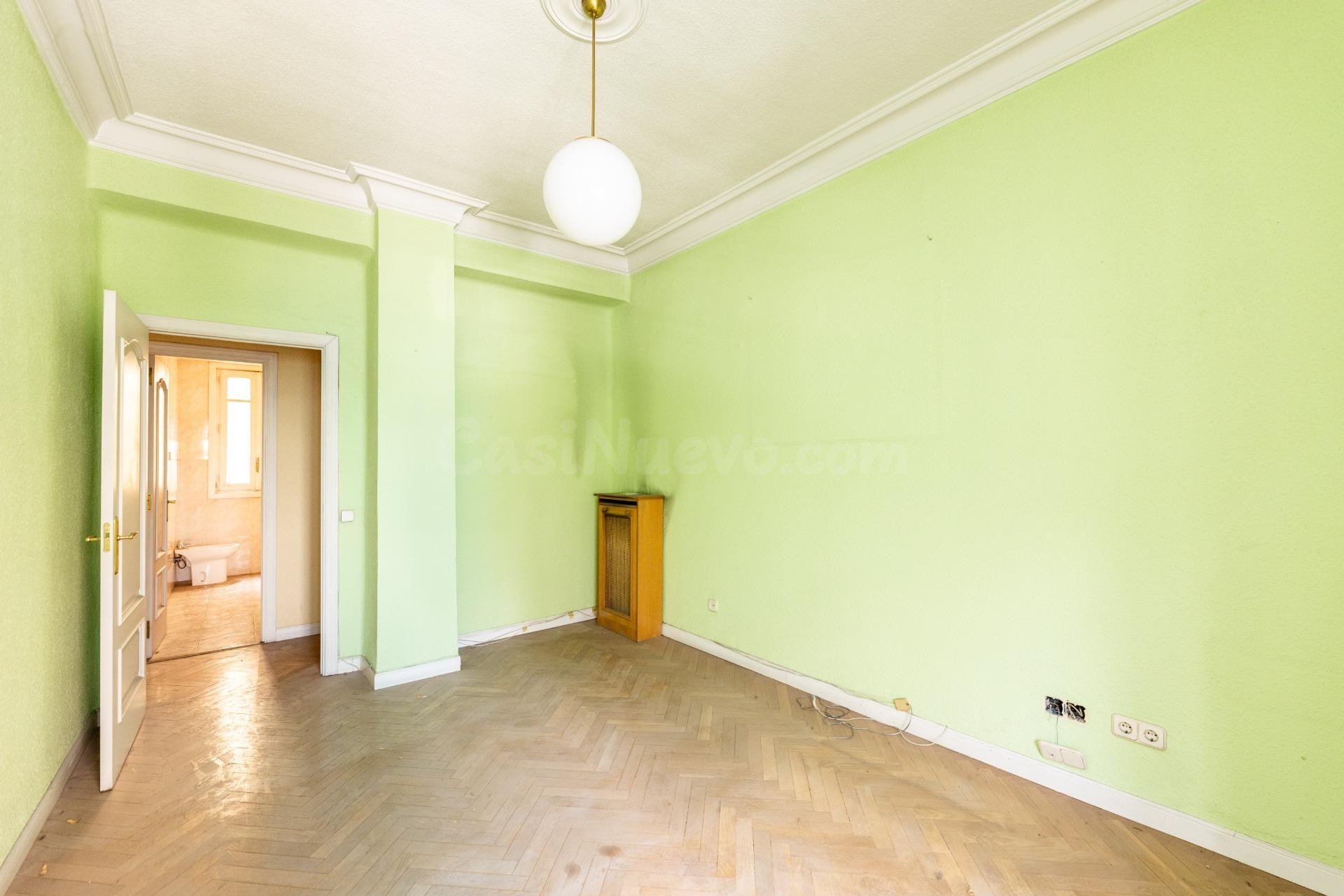 Piso señorial en O´Donell, ideal para oficina o vivienda - foto 4