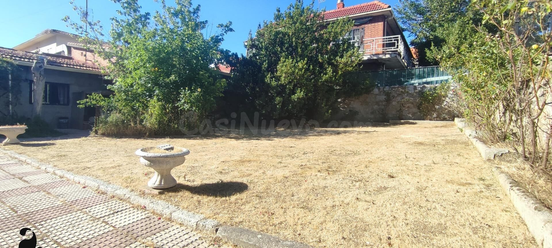 CASA INDEPENDIENTE DE UNA PLANTA CON JARDIN EN CENTRO DE VIL - foto 2