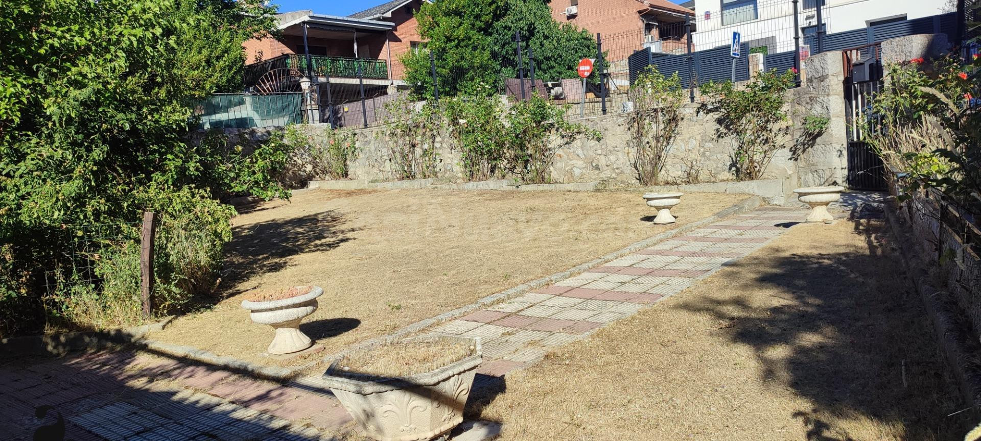 CASA INDEPENDIENTE DE UNA PLANTA CON JARDIN EN CENTRO DE VIL - foto 5