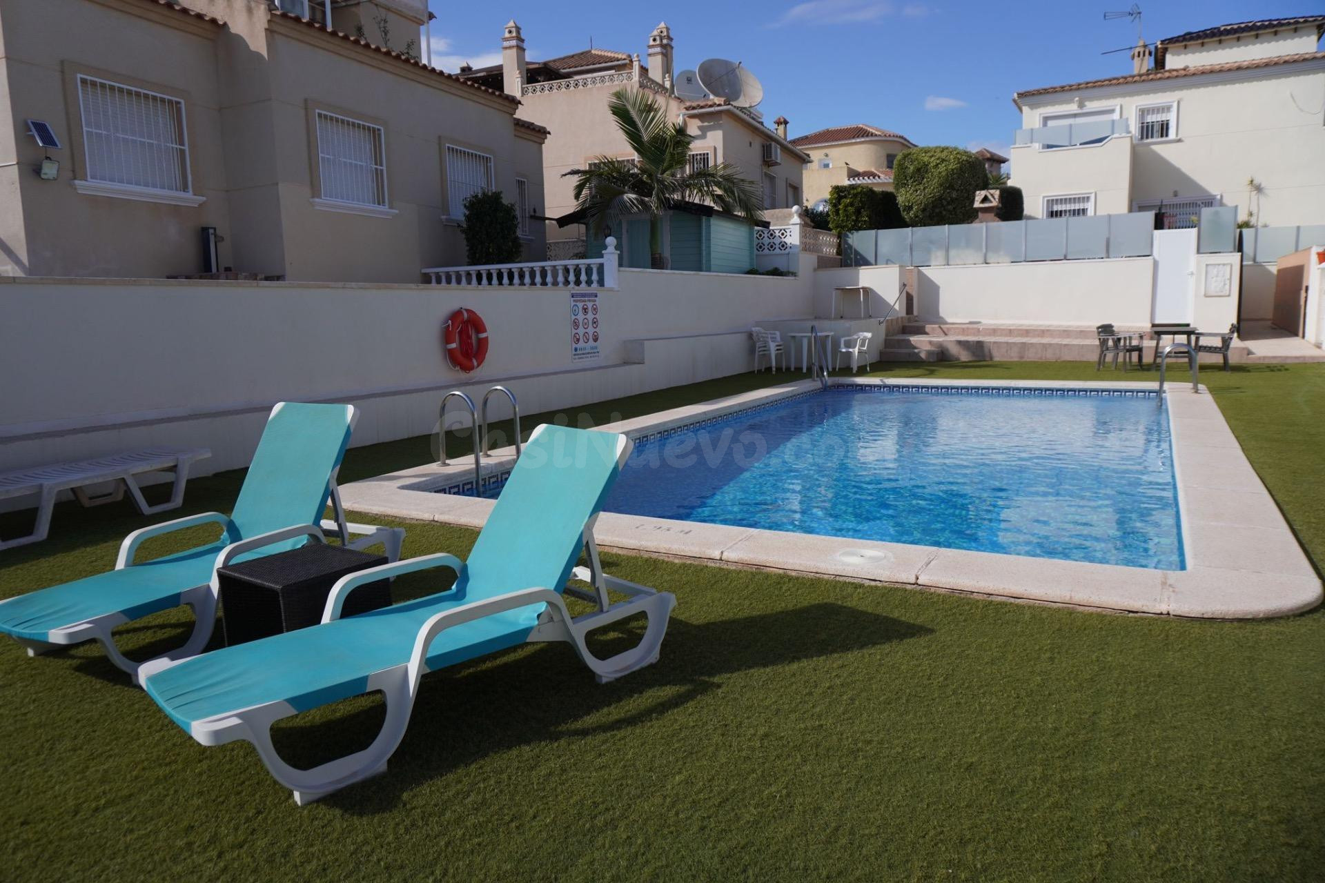 CHALET DE 3 DORMITORIOS CON VISTAS AL MAR Y PISCINA COMUNITA - foto 3