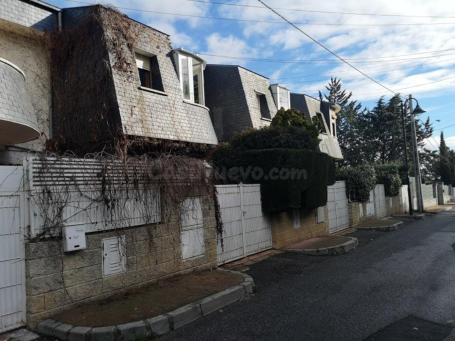 Chalet adosado único en La Navata (Urbanización de 7 chalet) - foto 4
