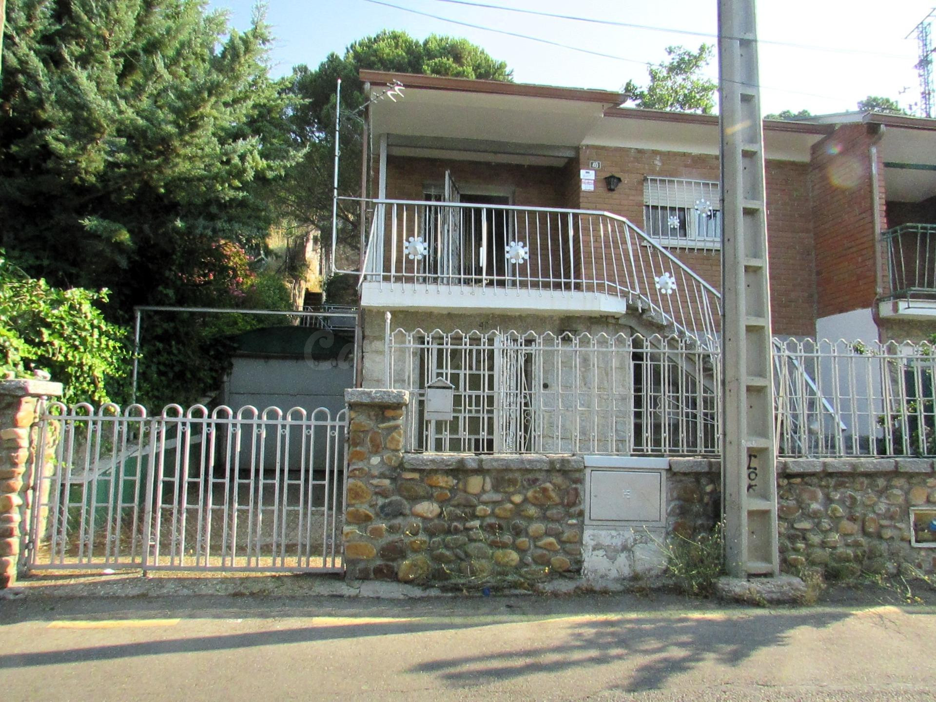 CHALET PAREADO CON PRECIOSAS VISTA JUNTO AL PARQUE NATURAL