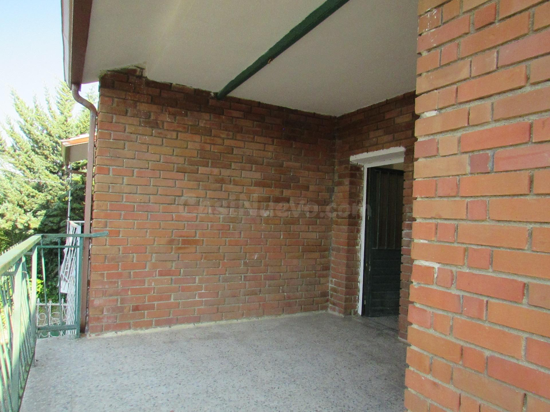 OPORTINIDAD DE INVERSOS DE DOS CHALETS EN PARCELA COMPARTIDA - foto 2