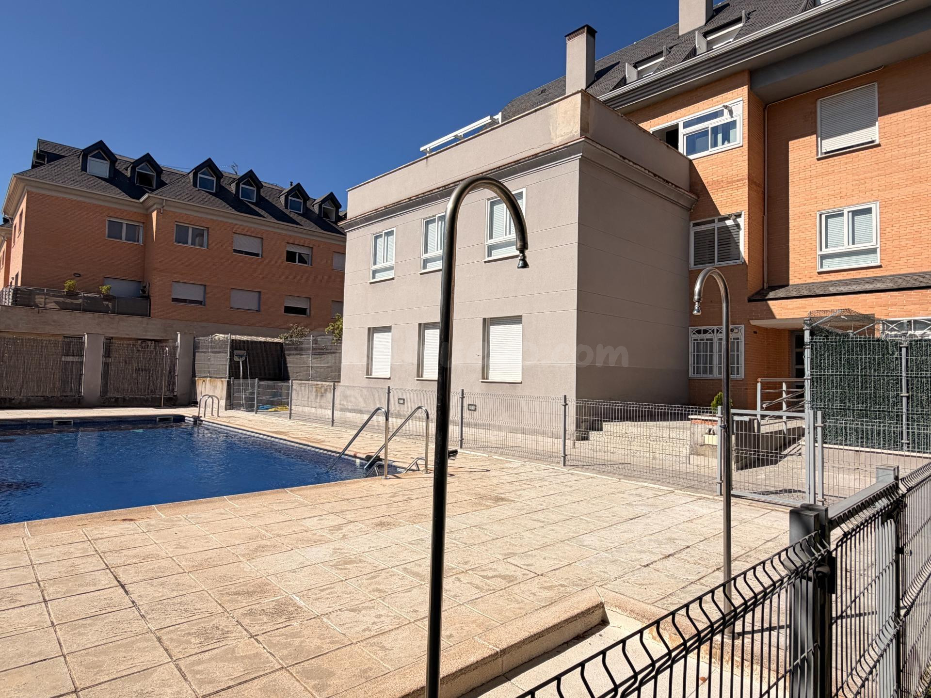 PISO 3 DORMITORIOS EN URBANIZACIÓN PRIVADA