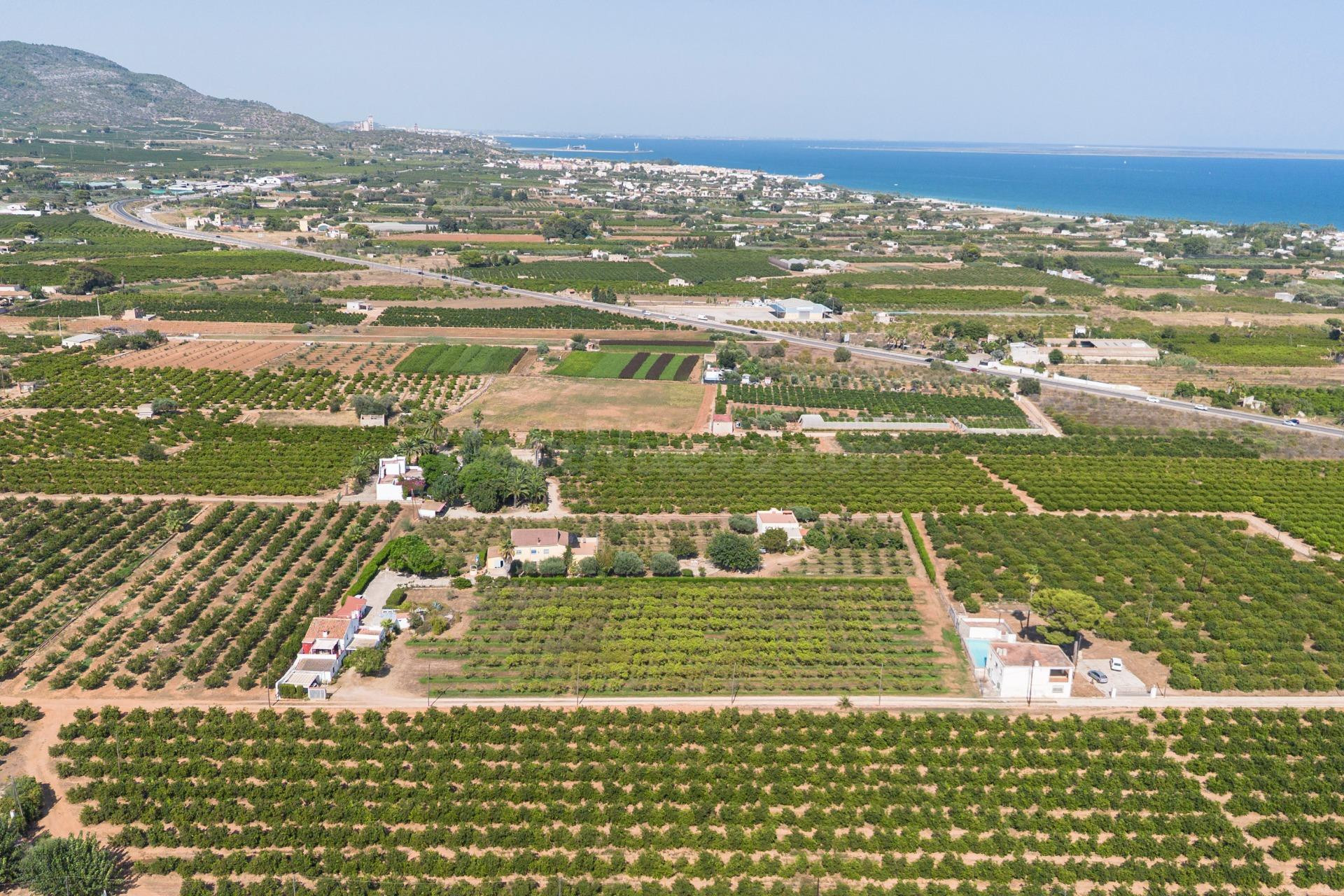 EXCLUSIVO REFUGIO RURAL COMPUESTO POR UNA FINCA RÚSTICA DE 5