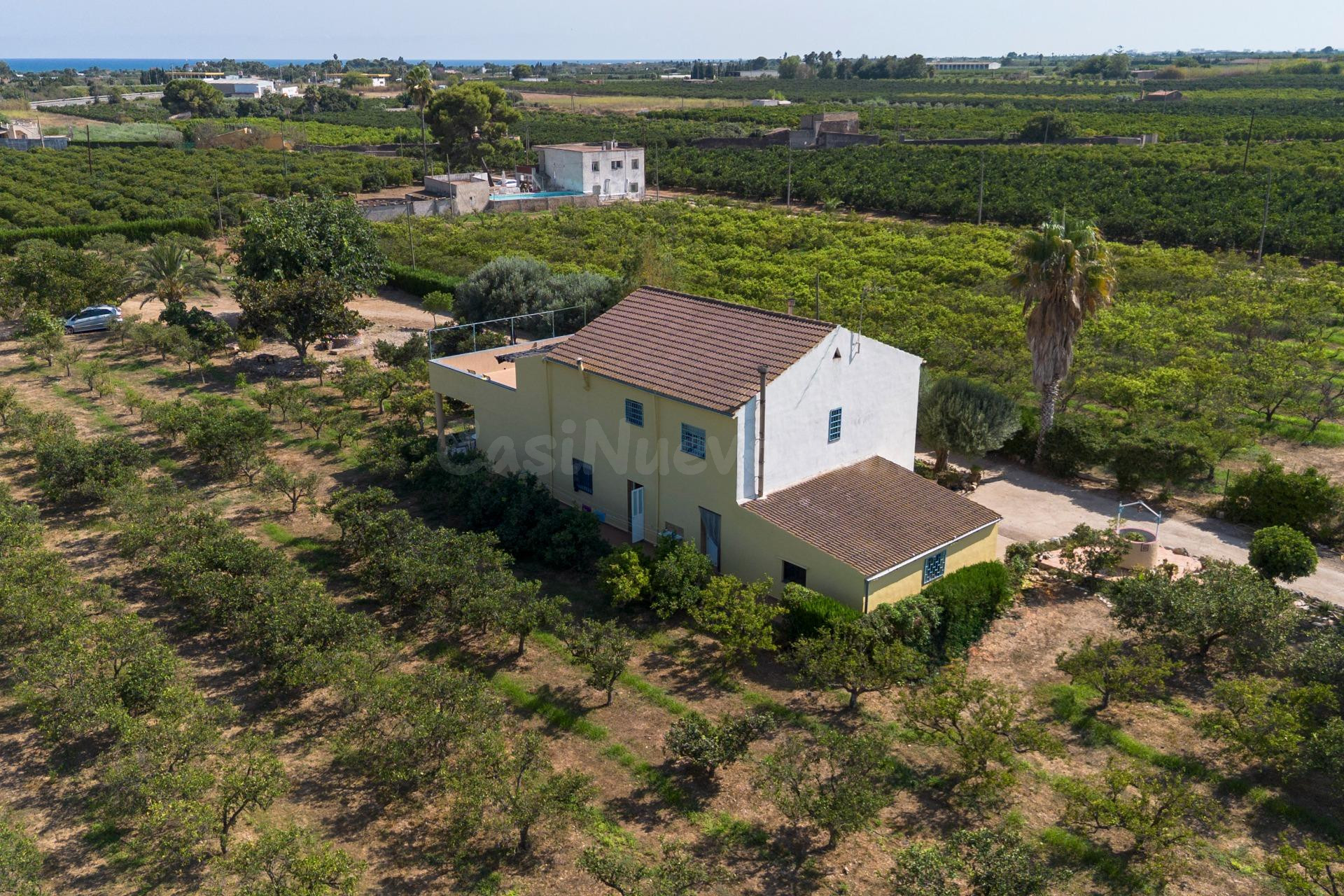 EXCLUSIVO REFUGIO RURAL COMPUESTO POR UNA FINCA RÚSTICA DE 5 - foto 4
