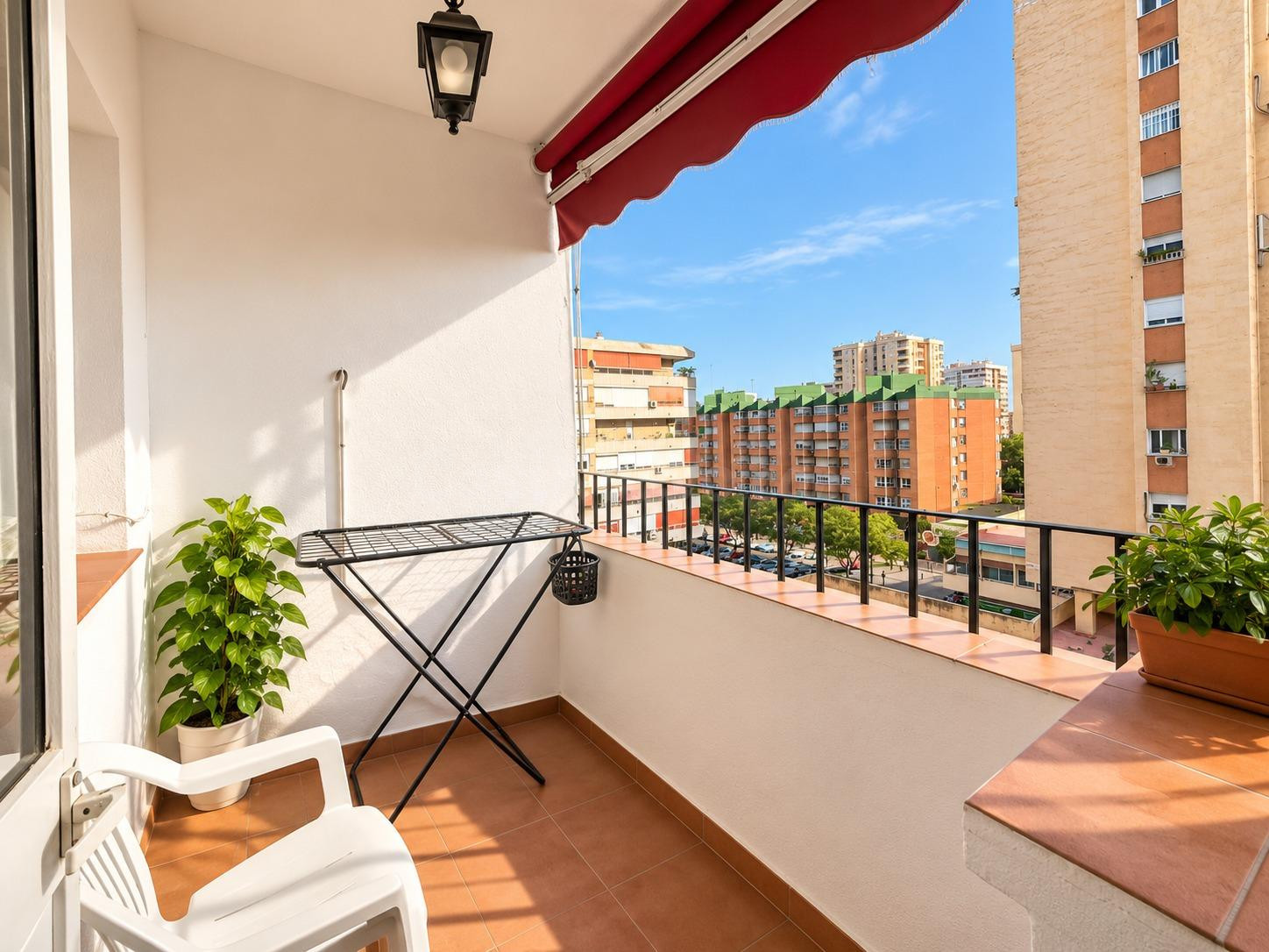 ✨ AMPLIO PISO EXTERIOR DE 106 m2 EN CALLE PALESTINA – MÁLAGA