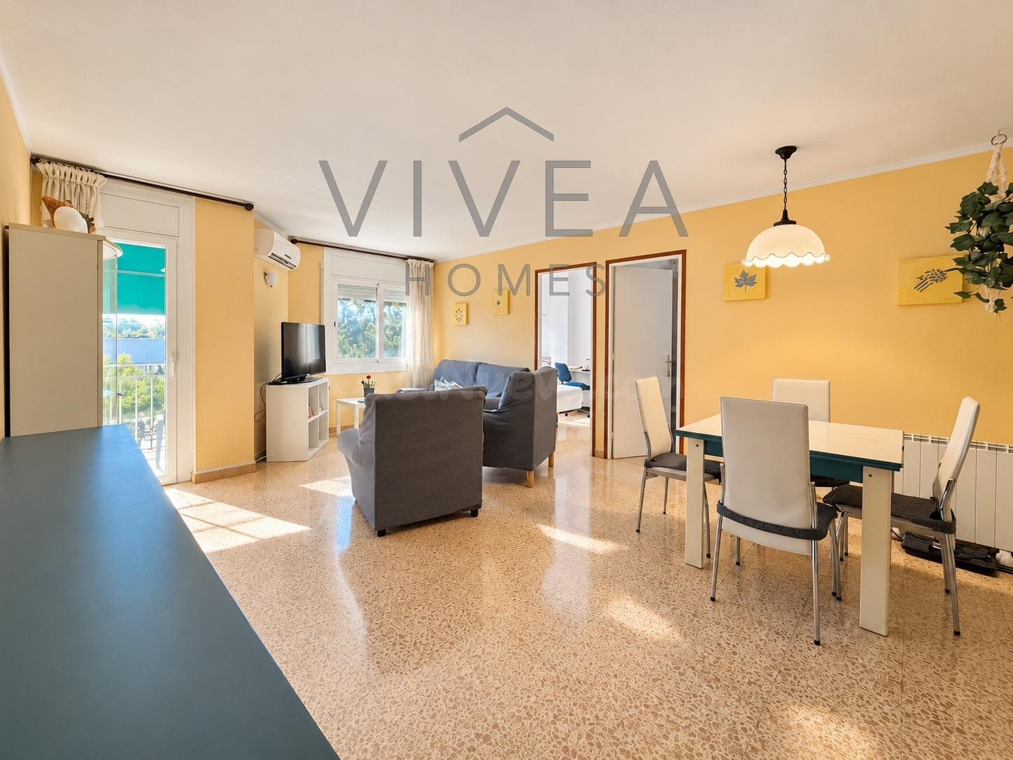 PISO MUY SOLEADO (4 DORMITORIOS, 2 BAÑOS, BALCÓN) DOBLE ASCE - foto 2