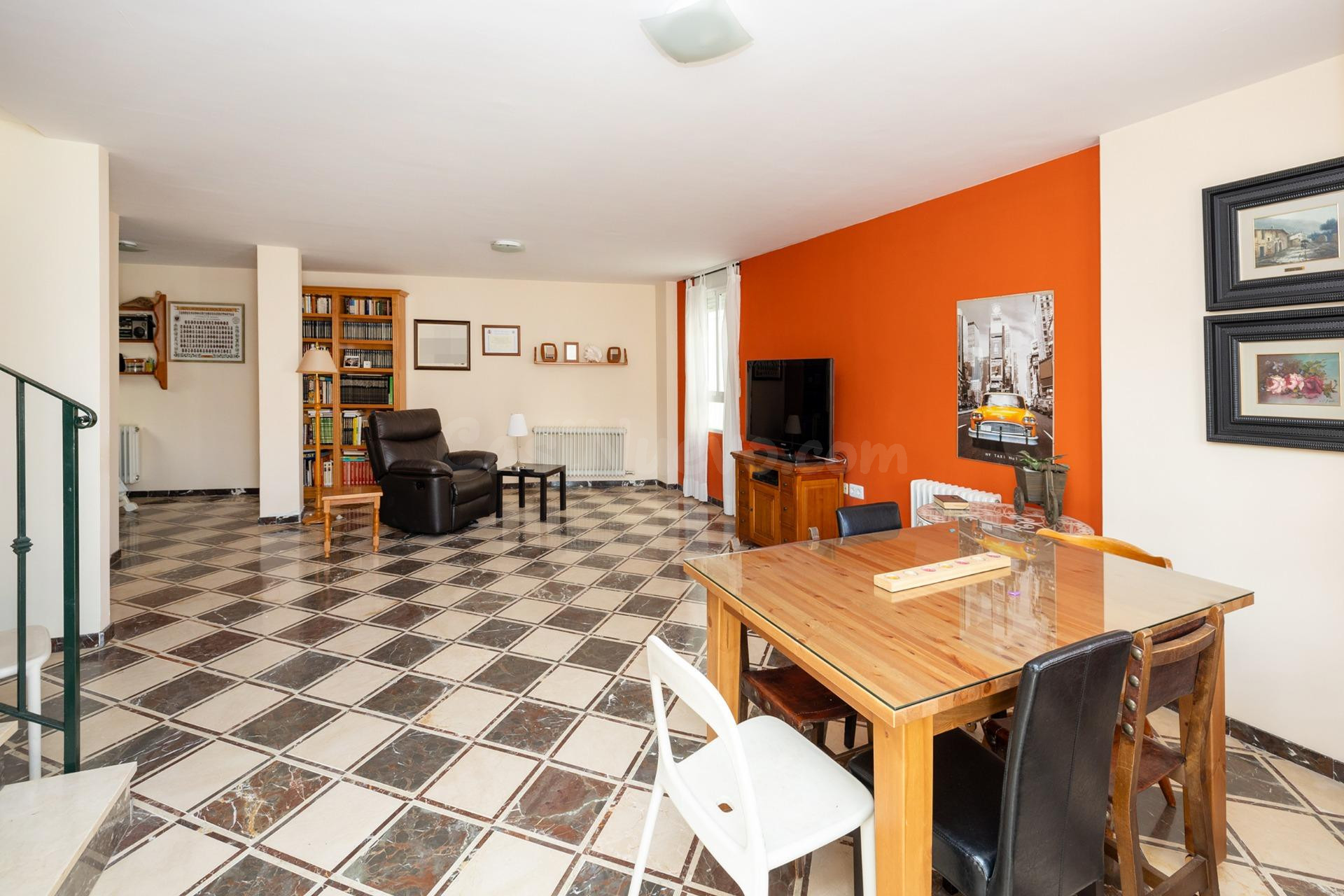 ¡Espectacular vivienda en Gójar con piscina propia! - foto 3