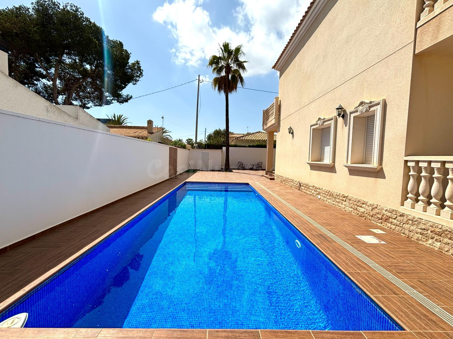 Impresionante Villa Reformada en una Ubicación Privilegiada  - foto 3