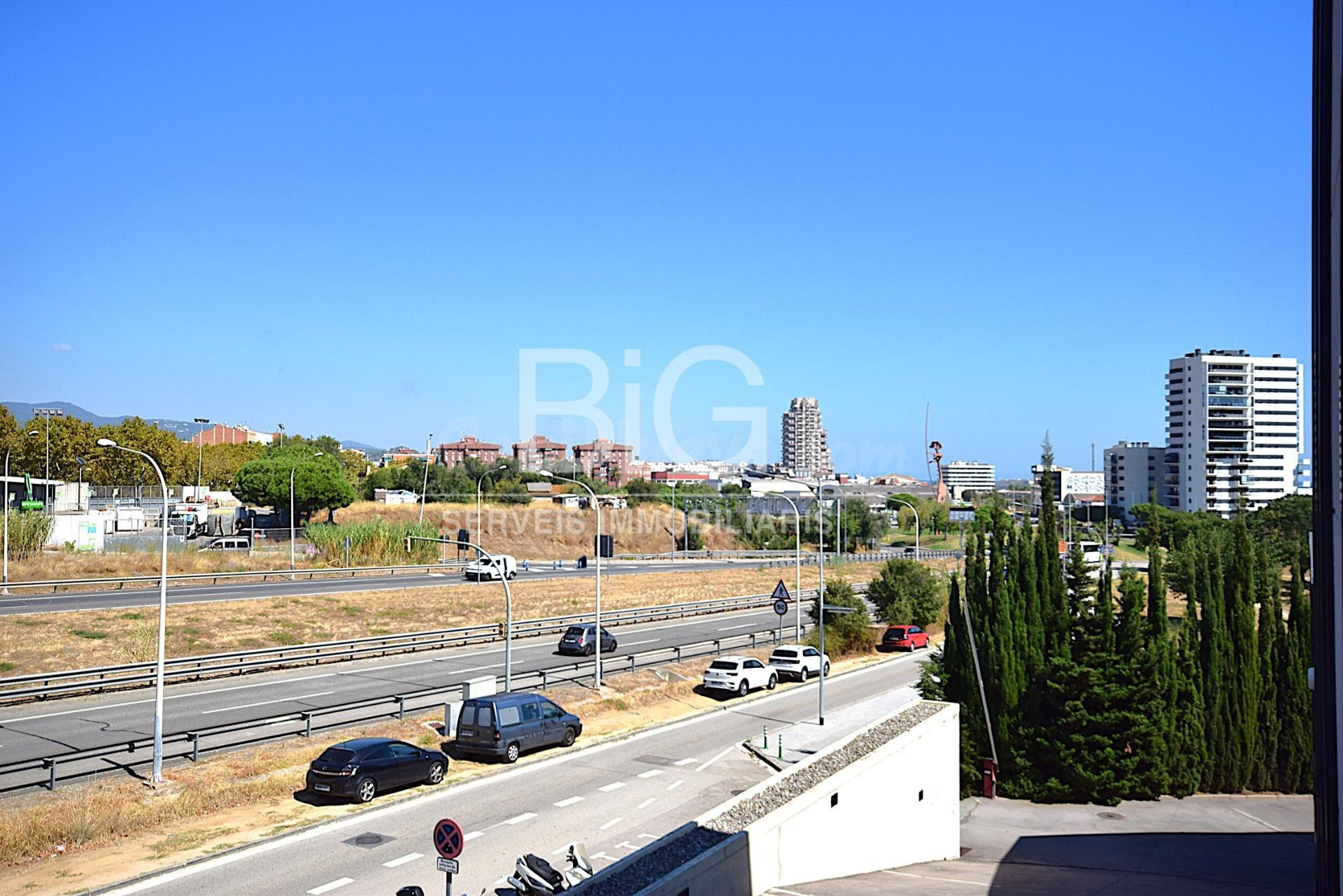 Oficina en alquiler con 6 plazas de parking - foto 3
