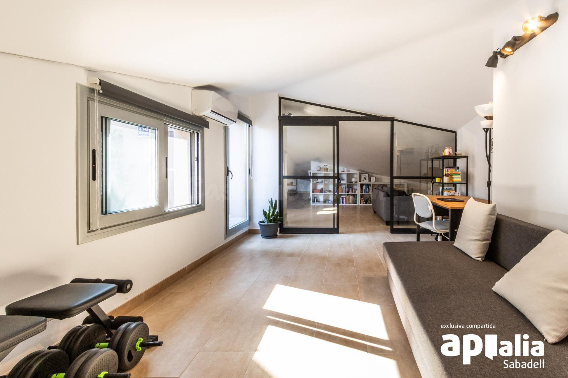 Ático dúplex de 120 m2 con terraza íntima y vistas despejada