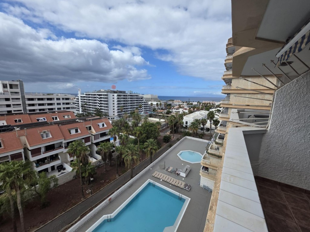 Apartamento reformado con vistas al mar en Playa de las Amér