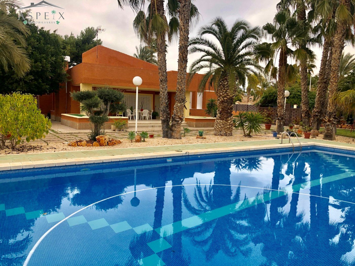 SE VENDE CHALET EN ELCHE