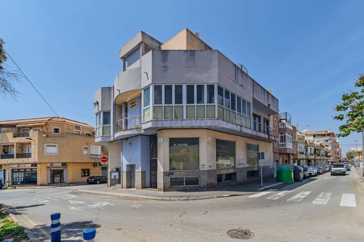 Local comercial 152m² en venta - Playa de los locos - foto 2