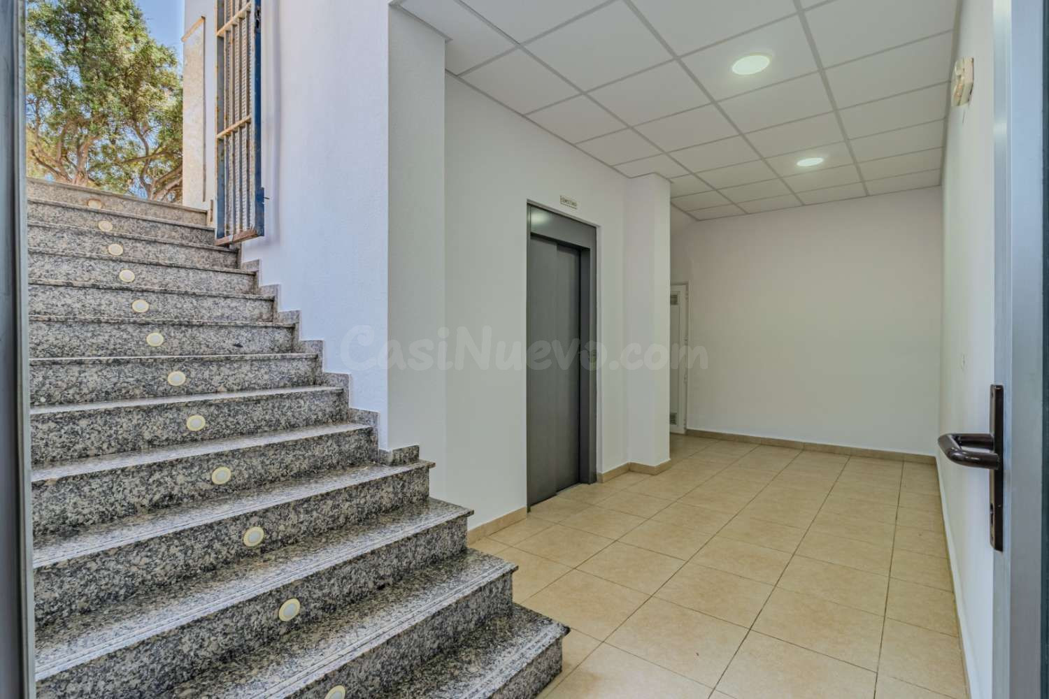 Local comercial 152m² en venta - Playa de los locos - foto 3