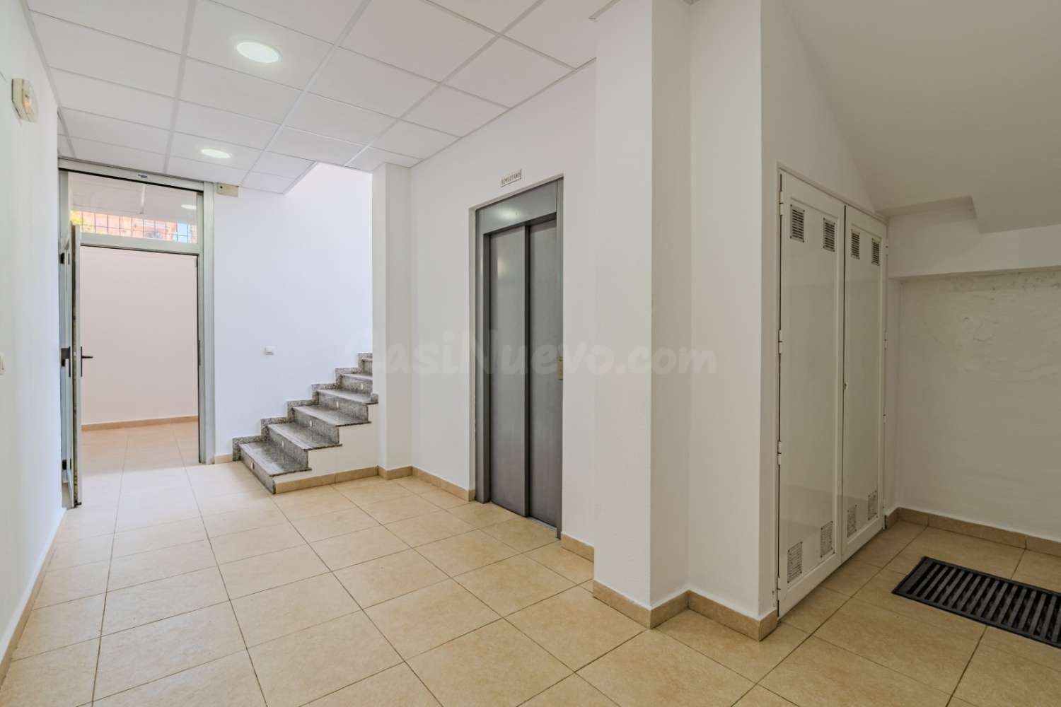 Local comercial 152m² en venta - Playa de los locos - foto 4