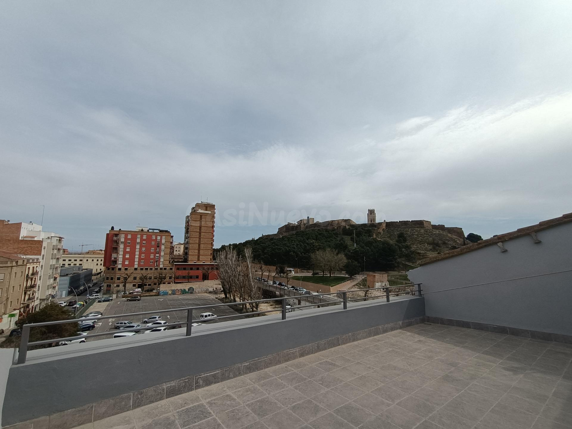 Piso a estrenar con gran terraza en el Centro de Lleida - foto 2