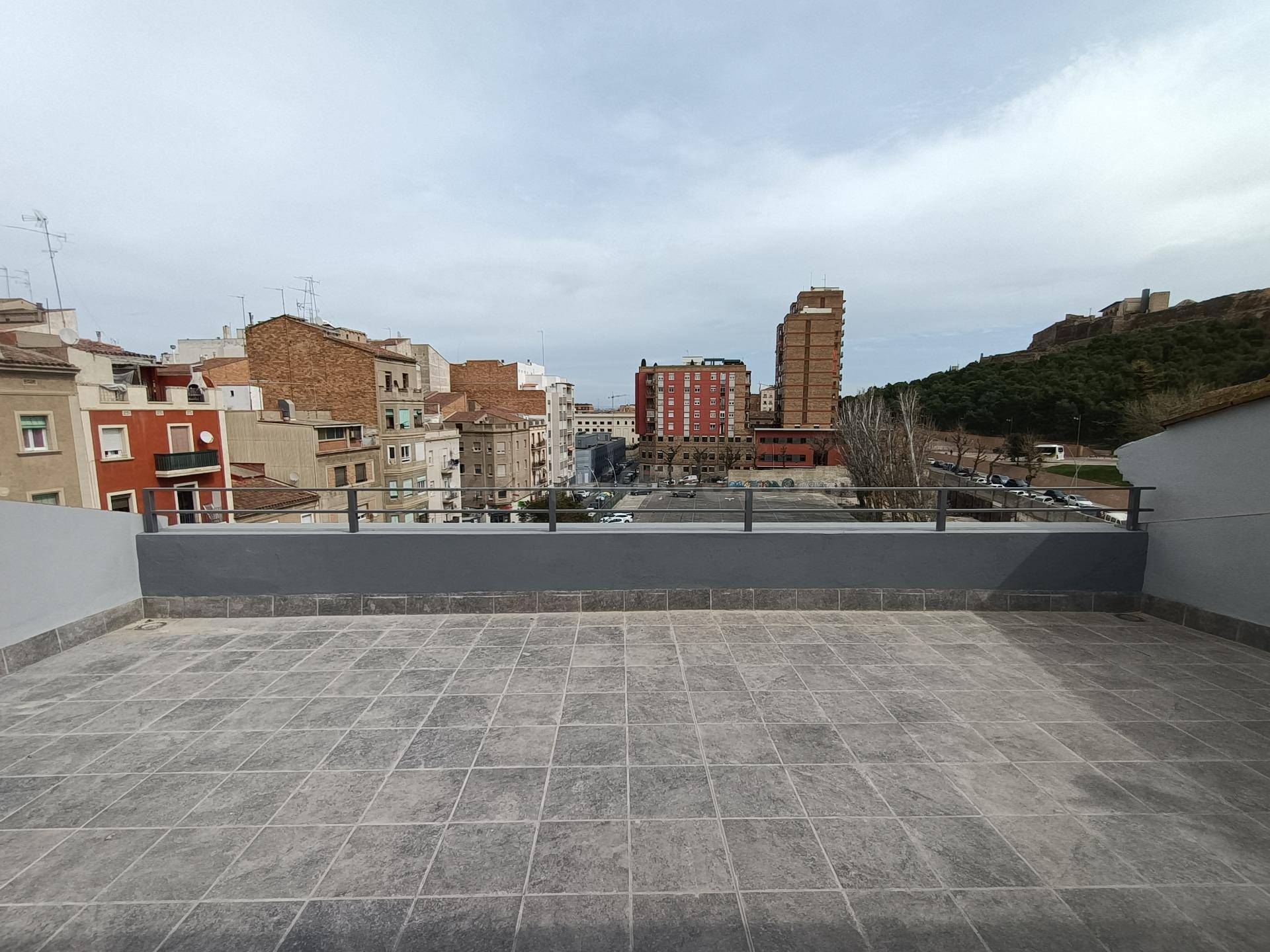 Piso a estrenar con gran terraza en el Centro de Lleida - foto 3