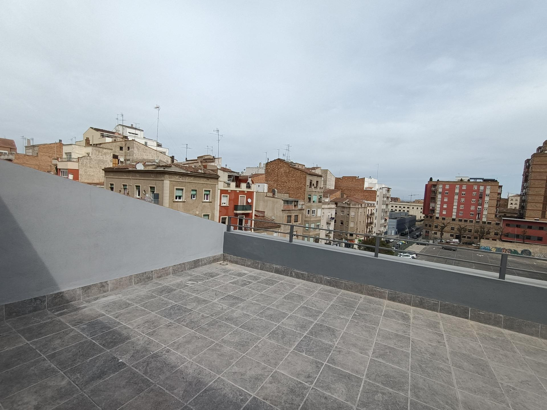 Piso a estrenar con gran terraza en el Centro de Lleida - foto 4