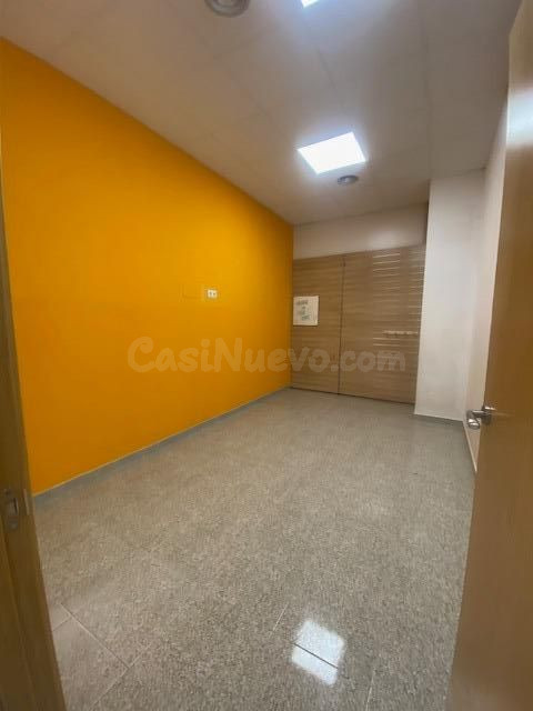 Amplio Local Comercial en la Zona del Rectorat de Lleida - foto 5