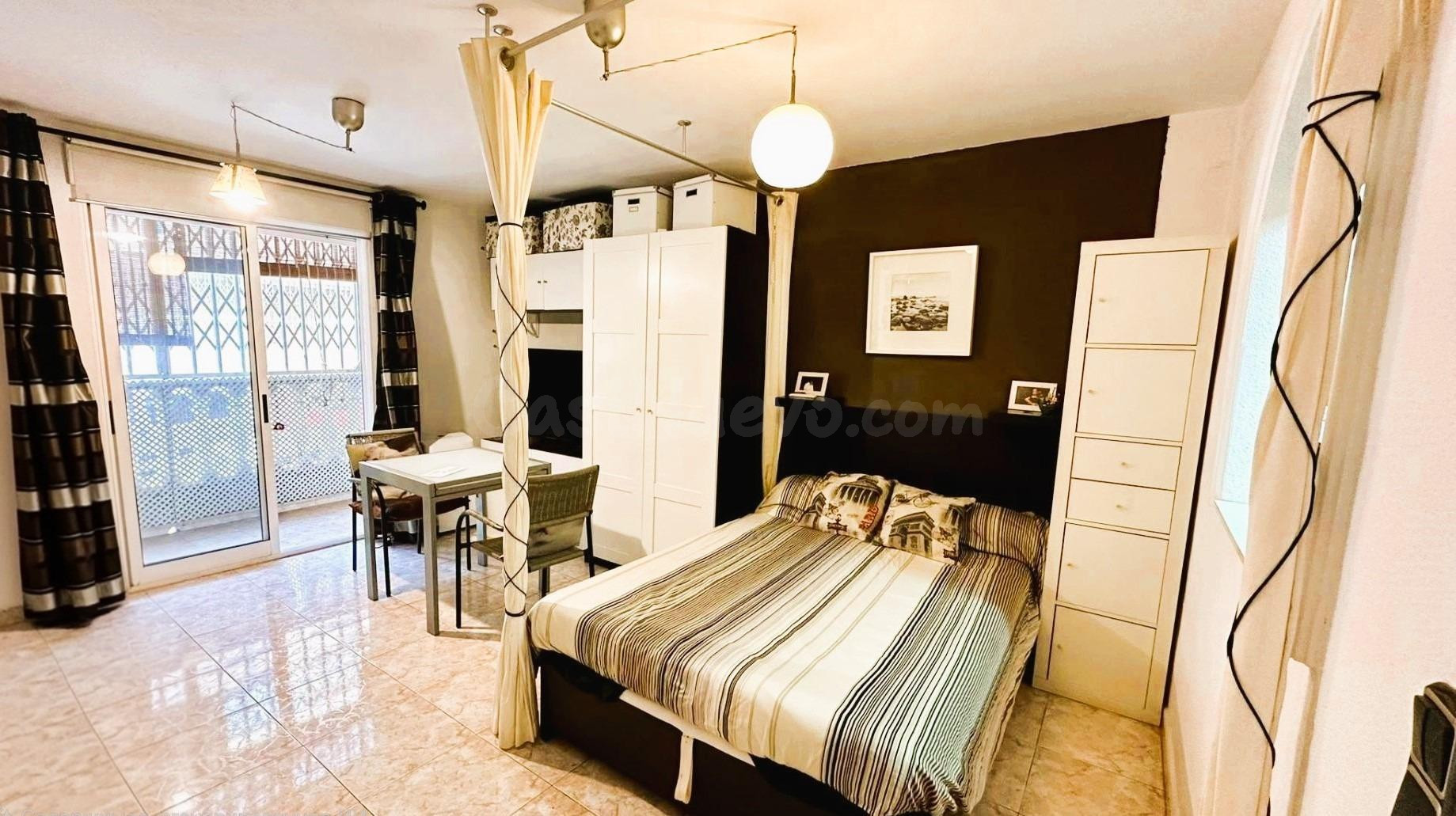 Se vende amplio estudio en el centro de Torrevieja - foto 2