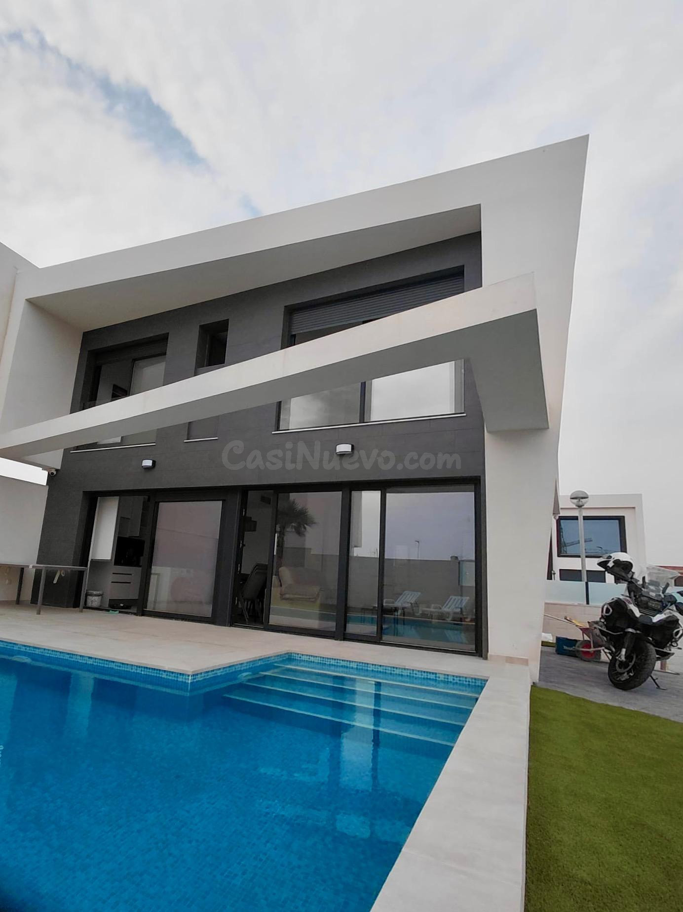Moderna casa pareada en venta en Gran Alacant - foto 2