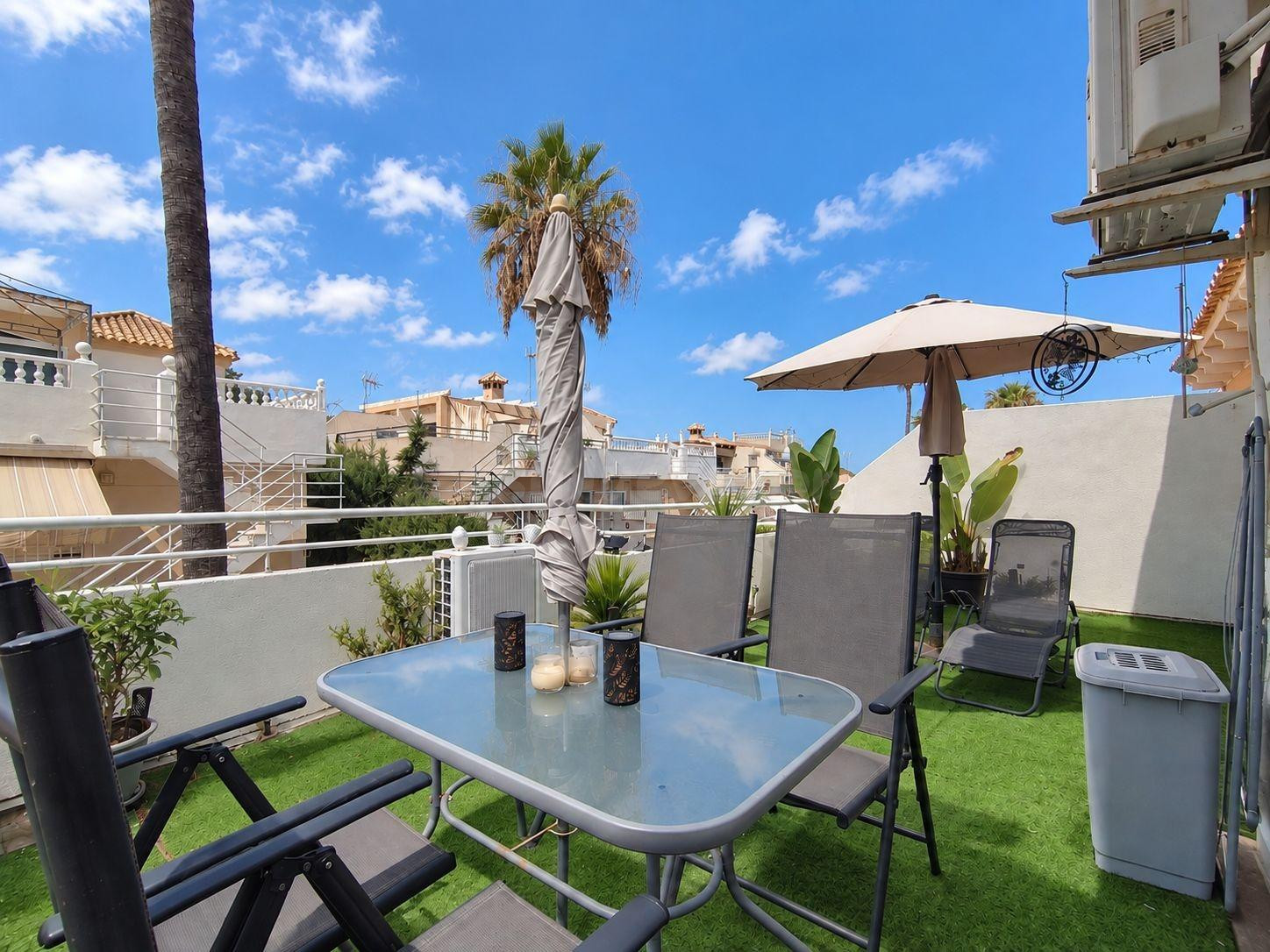 PRECIOSA CASA ADOSADA EN ESQUINA CON 3 DORMITORIOS Y 2 BAÑOS - foto 4