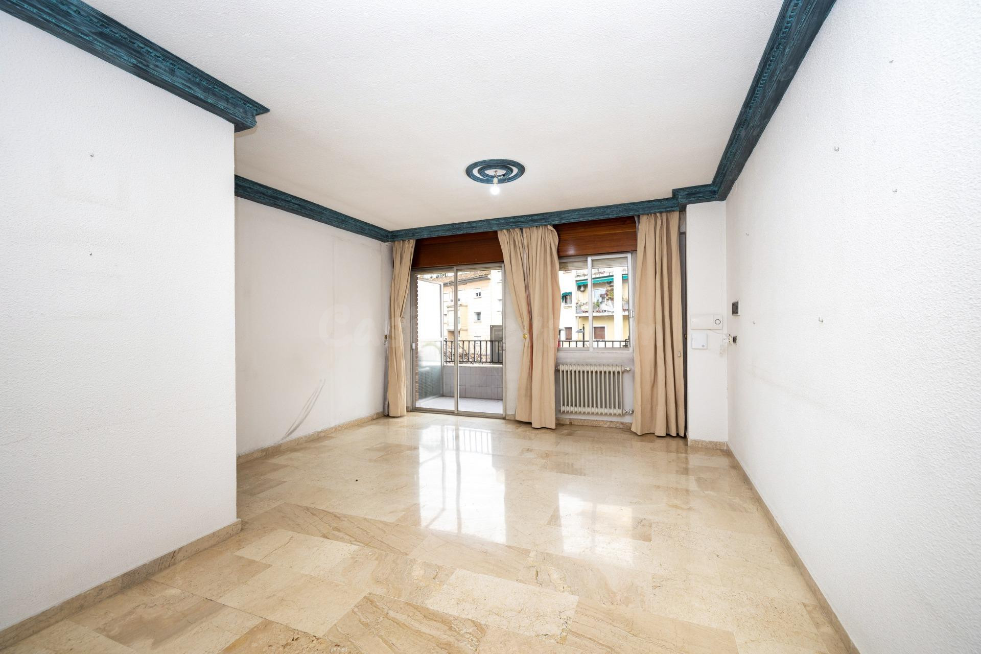 TU NUEVO PISO EN ALHAMAR TE ESTA ESPERANDO - foto 2