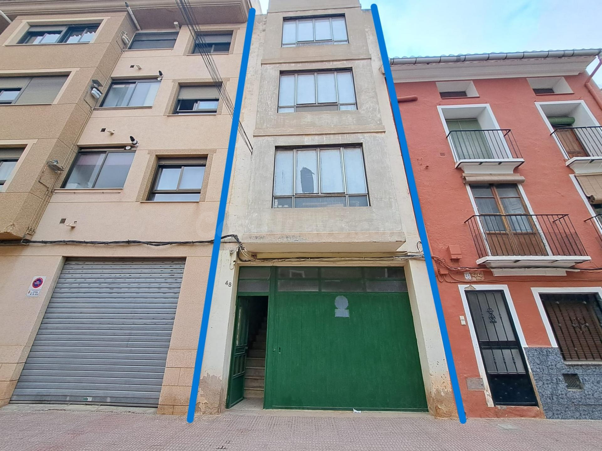 Edificio en zona centro de Utiel con múltiples posibilidades