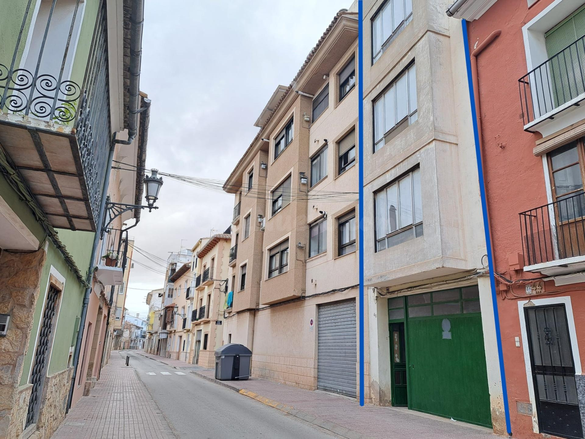 Edificio en zona centro de Utiel con múltiples posibilidades - foto 3