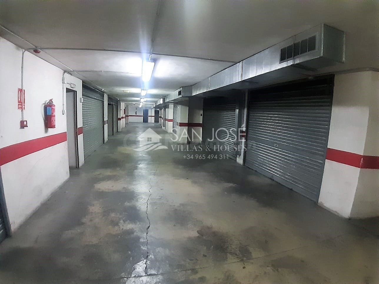 SE VENDE PLAZA DE GARAJE CERRADA PARKING EN AUSIAS MARCH , N - foto 2