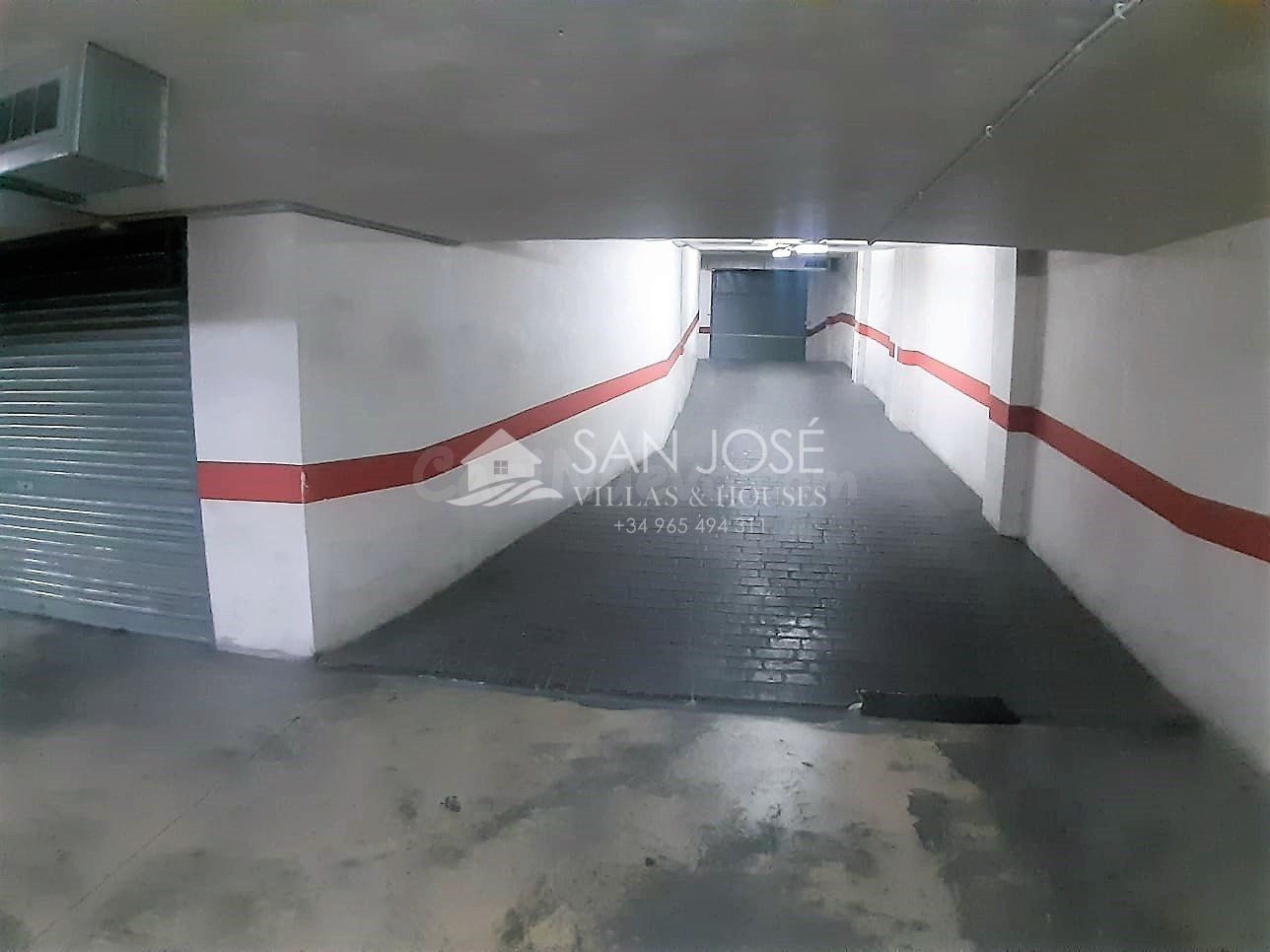 SE VENDE PLAZA DE GARAJE CERRADA PARKING EN AUSIAS MARCH , N - foto 4