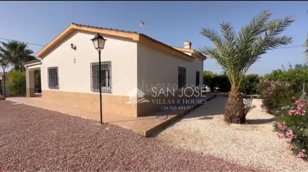 SE VENDE CASA DE CAMPO CON NAVE EN PARCELA DE 10000 M EN CRE - foto 2