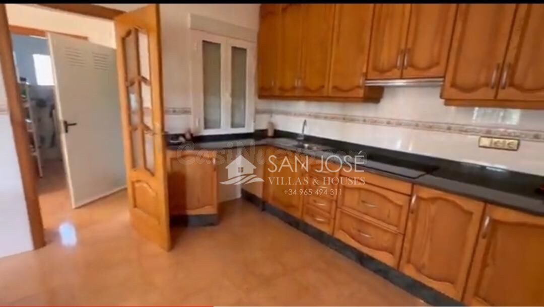 SE VENDE CASA DE CAMPO CON NAVE EN PARCELA DE 10000 M EN CRE - foto 3