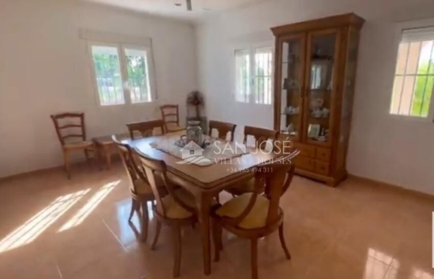 SE VENDE CASA DE CAMPO CON NAVE EN PARCELA DE 10000 M EN CRE - foto 4