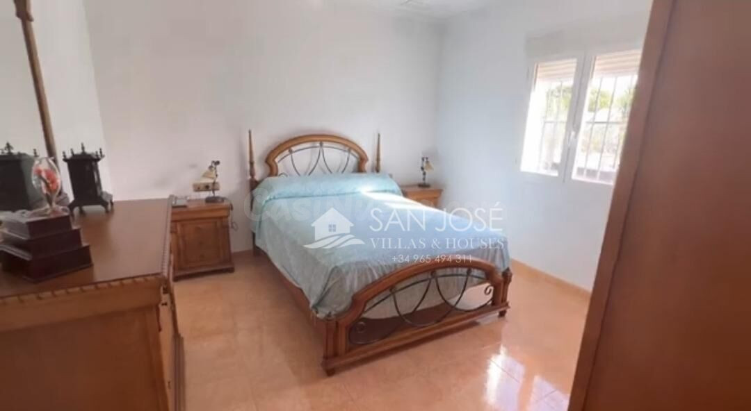 SE VENDE CASA DE CAMPO CON NAVE EN PARCELA DE 10000 M EN CRE - foto 5