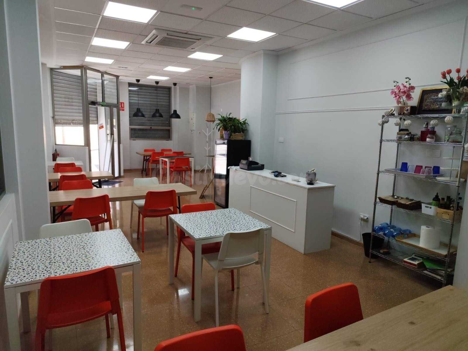 Traspaso Restaurante con Licencia Apertura y Salida de humos - foto 4