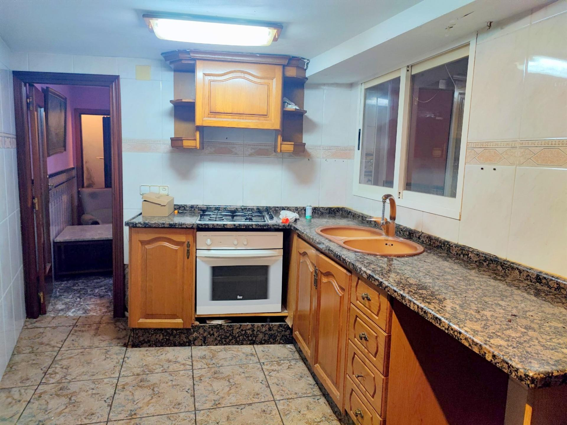 CASA EN VENTA CON GARAJE EN CASCO ANTIGUO DE XATIVA