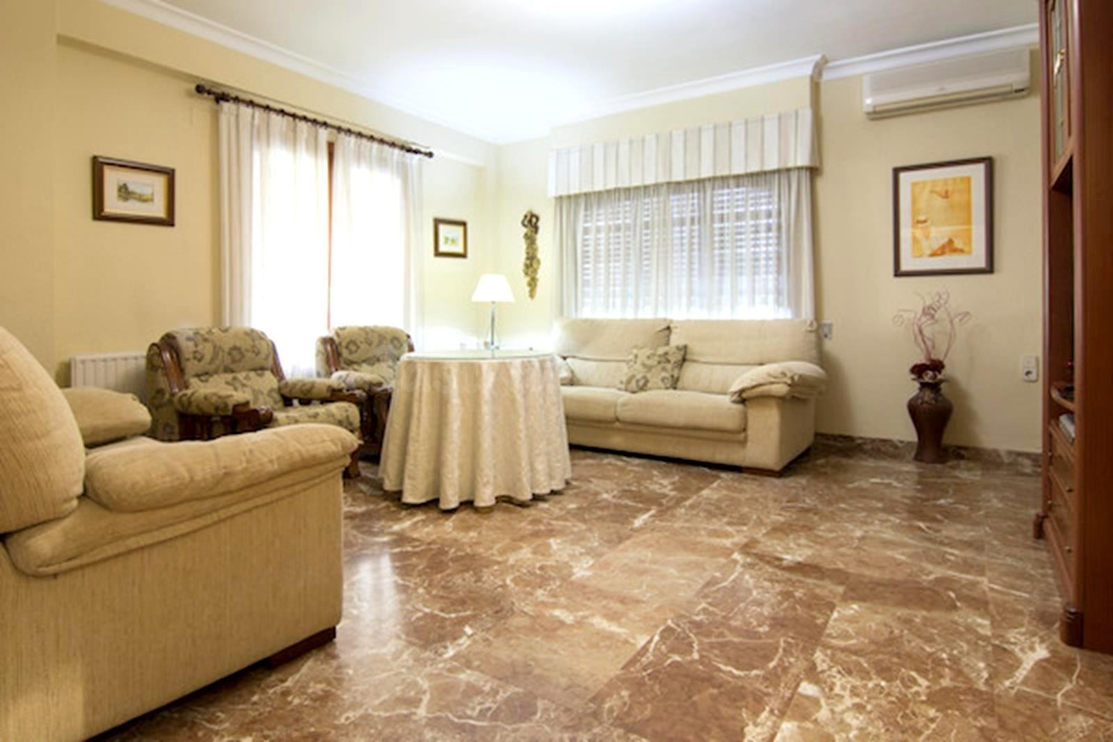 ESTUPENDO CHALET CON JARDÍN, TERRAZA Y GARAJE EN CANALS - foto 3