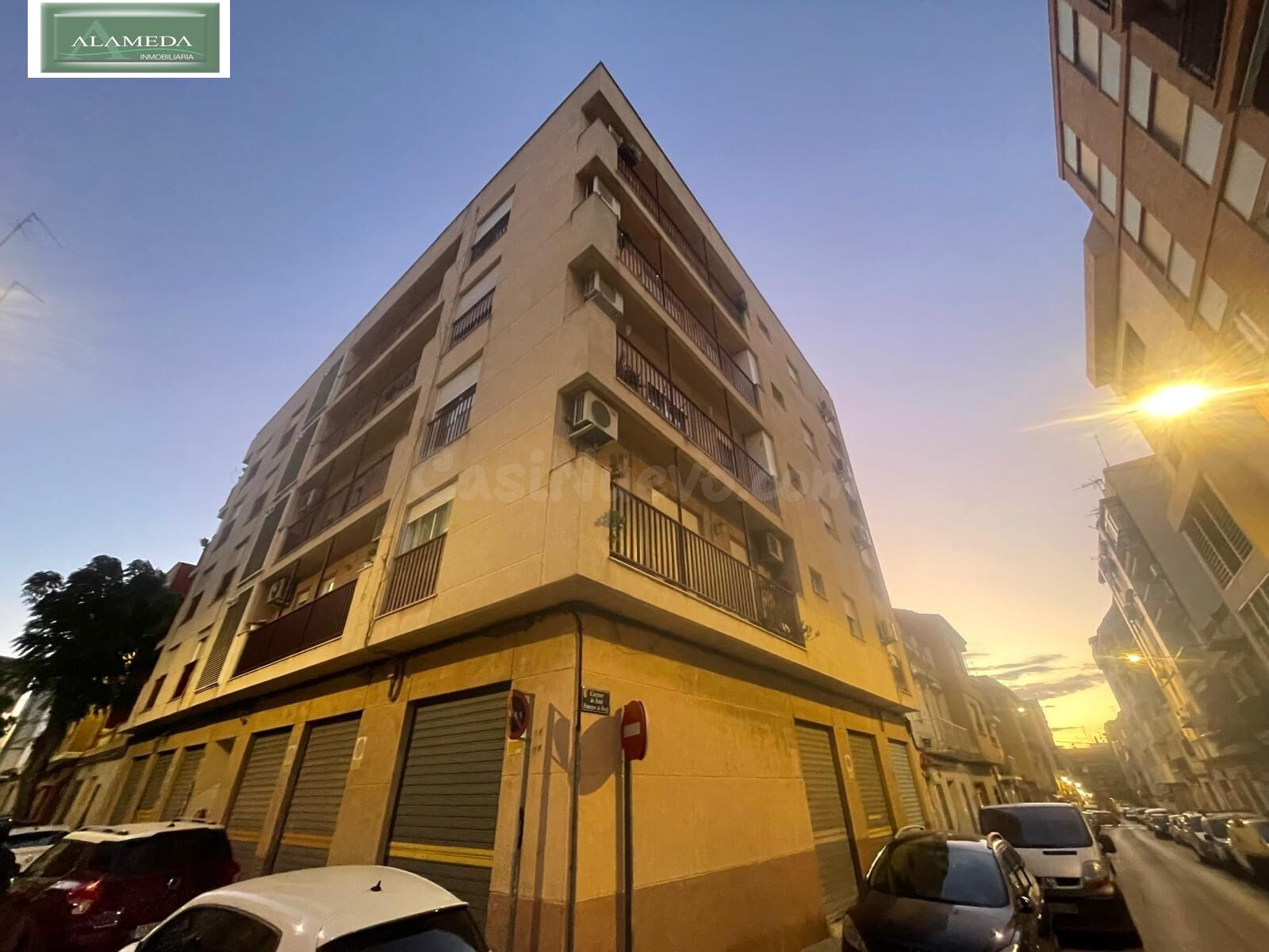 Amplio Local Comercial en Alquiler - El Alborgi