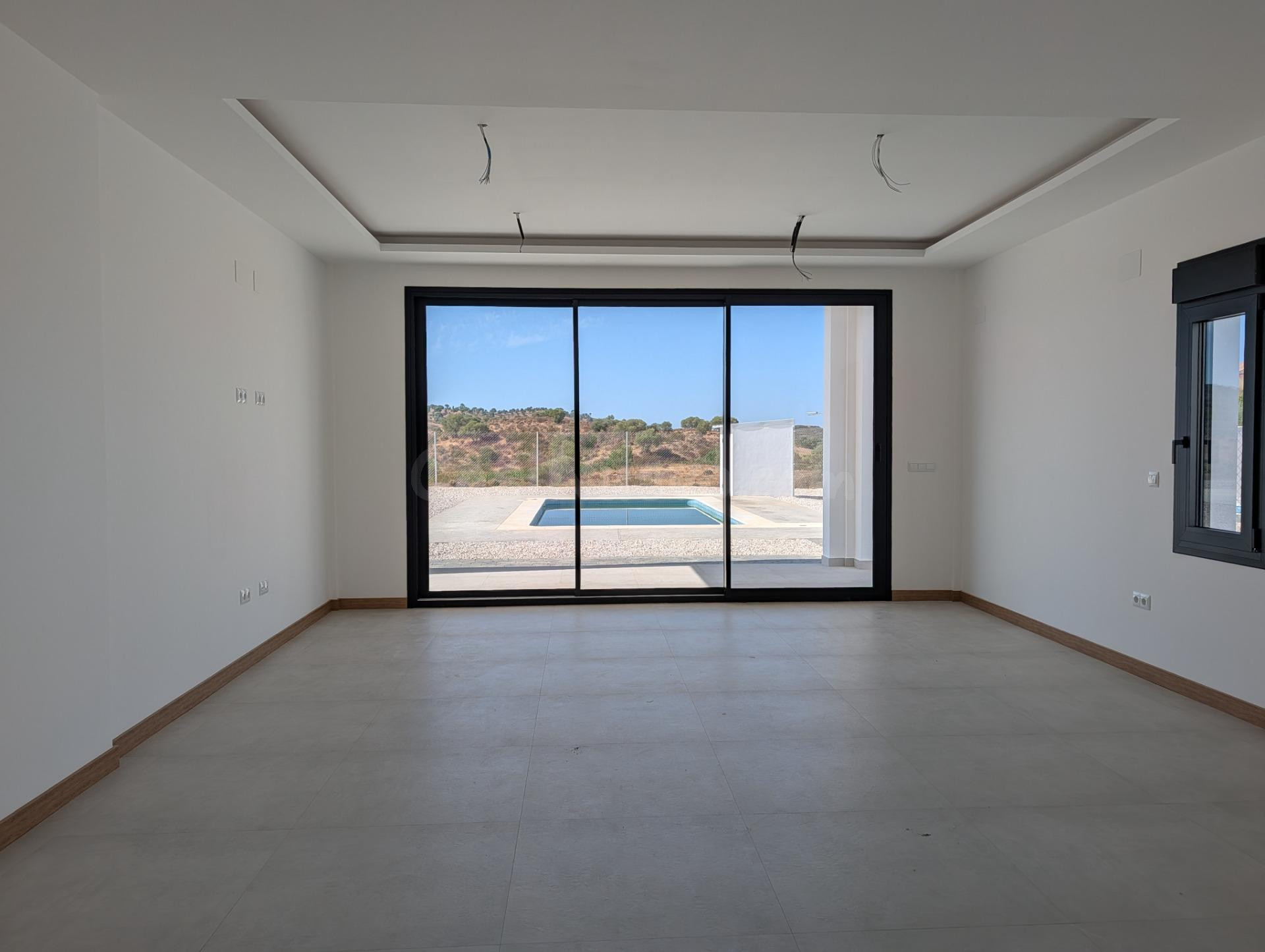 OBRA NUEVA PROMOCIÓN DE 6 CHALETS INDEPENDIENTES CON PISCINA - foto 4