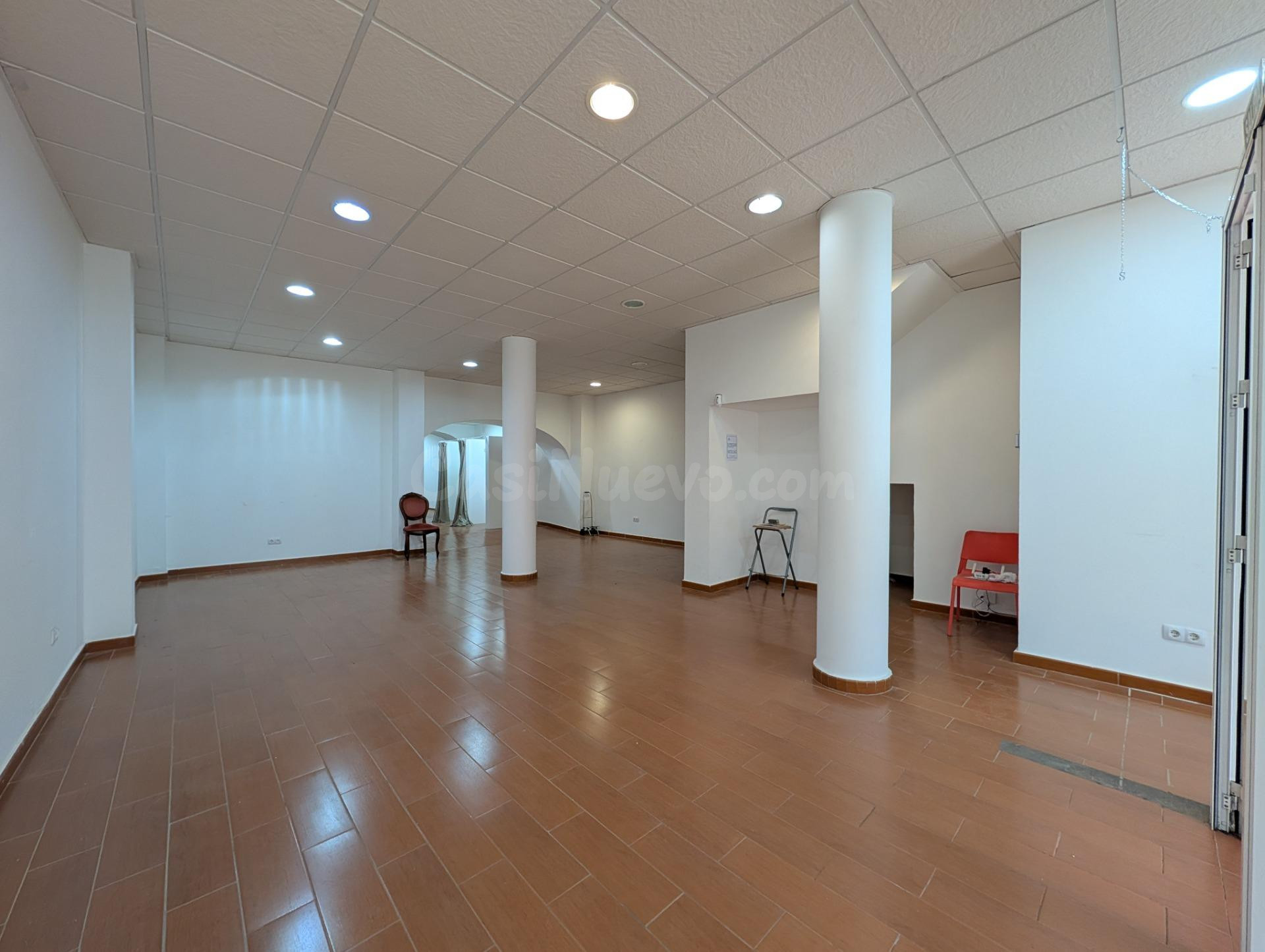 Amplio Local Comercial en el Centro de Ayamonte, Ideal para 