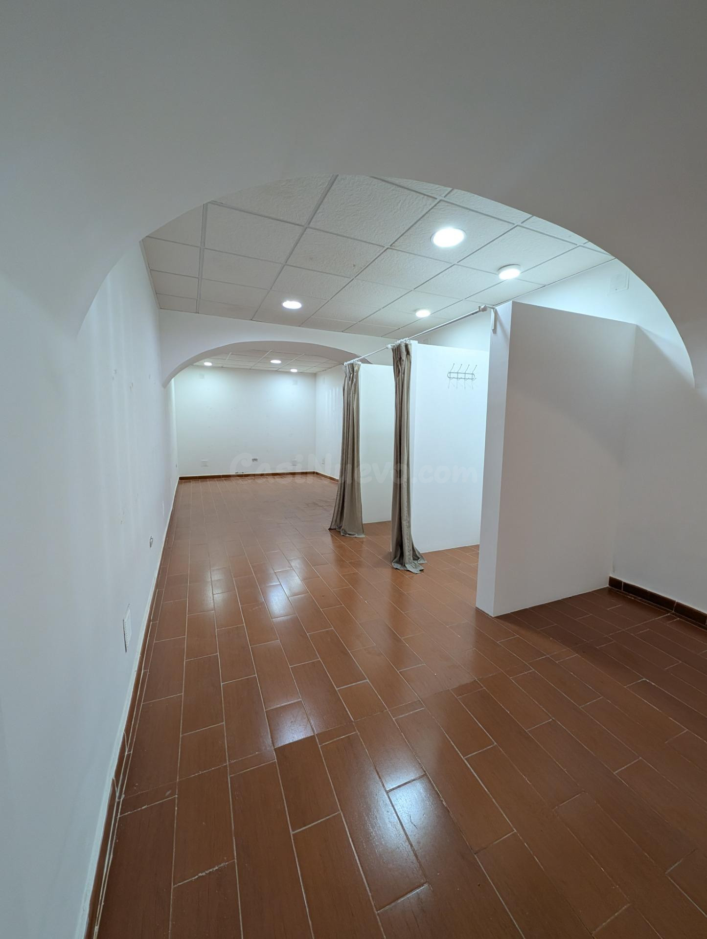 Amplio Local Comercial en el Centro de Ayamonte, Ideal para  - foto 5