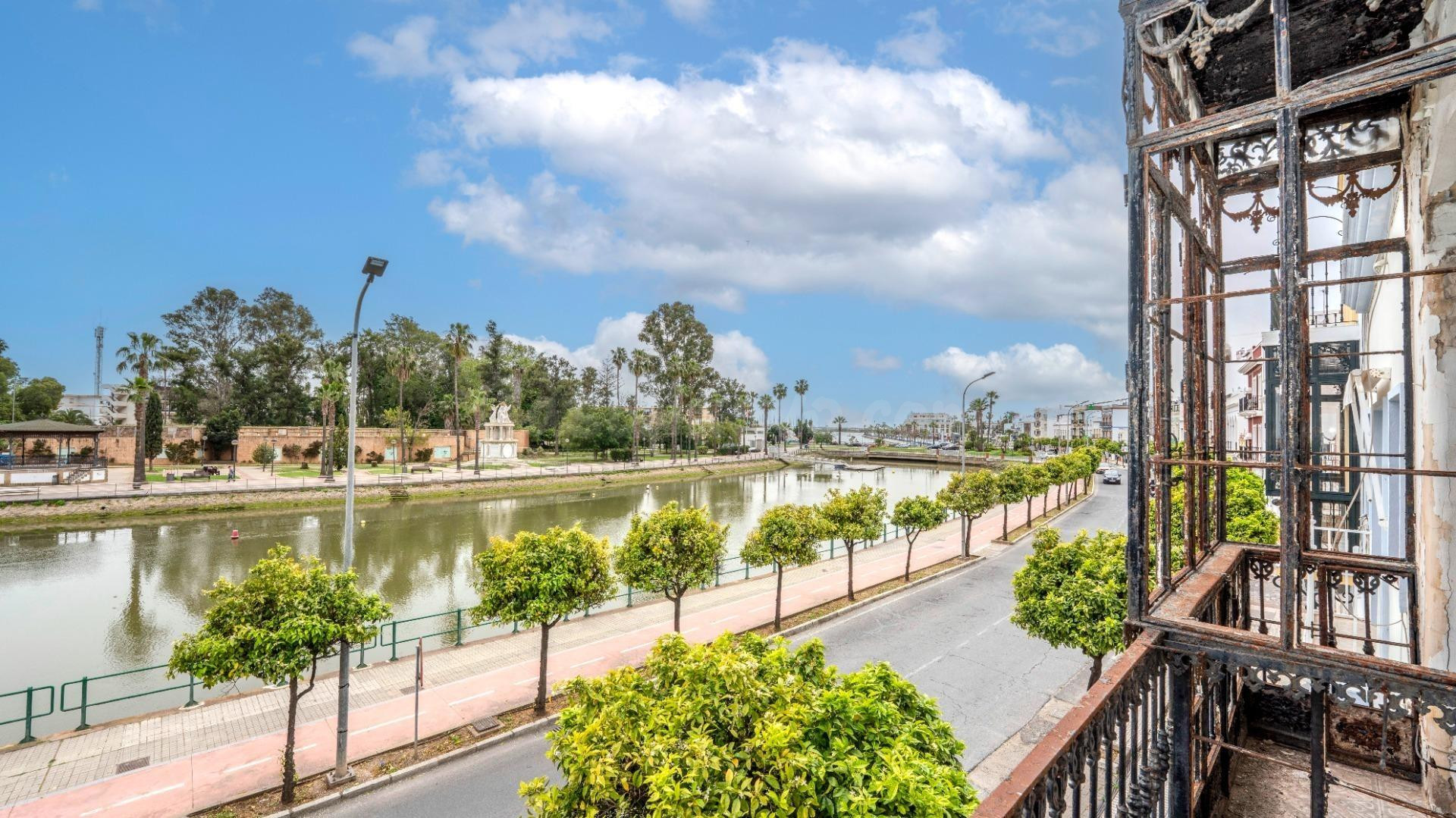 Casa Antigua en el Centro de Ayamonte con Proyecto para Reforma y Vistas al Río