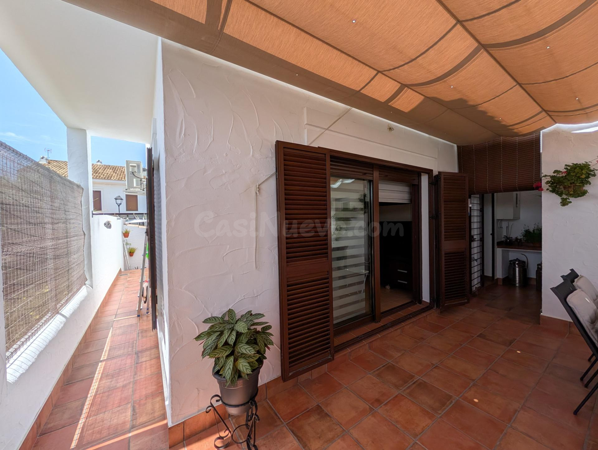 Amplia vivienda de esquina con acceso a piscina en Villablan - foto 3